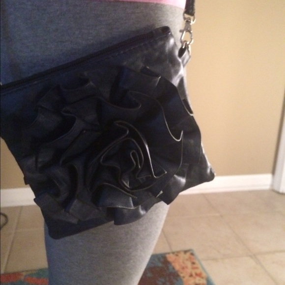 Navy flower purse - Picture 3 of 4