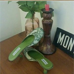 Steve Madden vintage look kitten heels