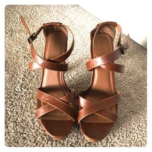 Cute brown strappy pumps!