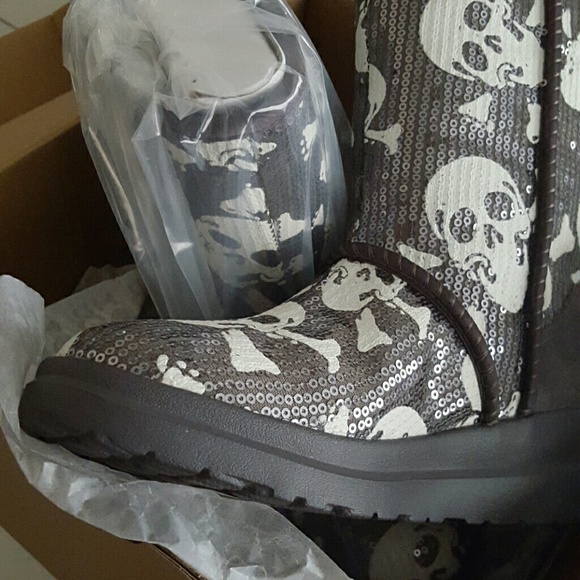 Ugg Boots for Girls Skulls and sequence - Picture 2 of 4