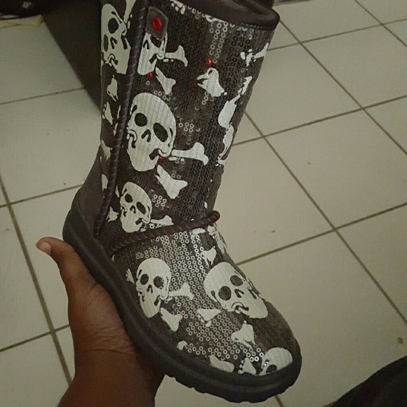Ugg Boots for Girls Skulls and sequence - Picture 4 of 4
