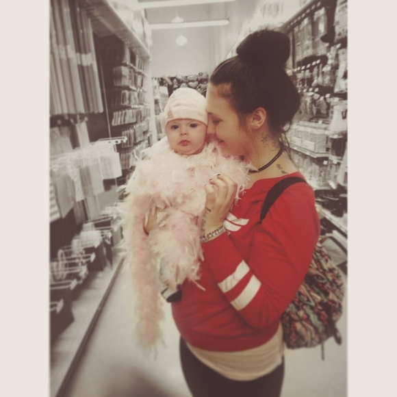 Meet your Posher, Caylee - Picture 1 of 1