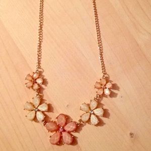 Light pink flower necklace
