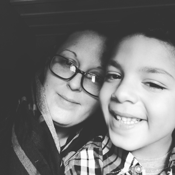 Meet your Posher, Nicole - Picture 1 of 1