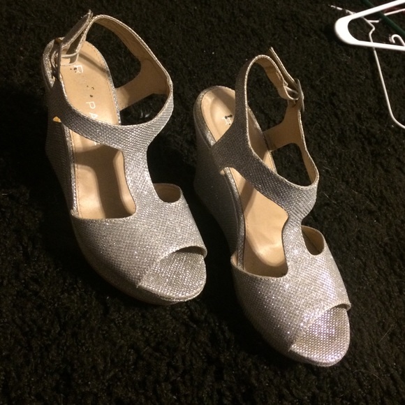Silver Sparkly Heels size 6! - Picture 1 of 2