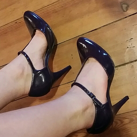 Shoes - Picture 2 of 2