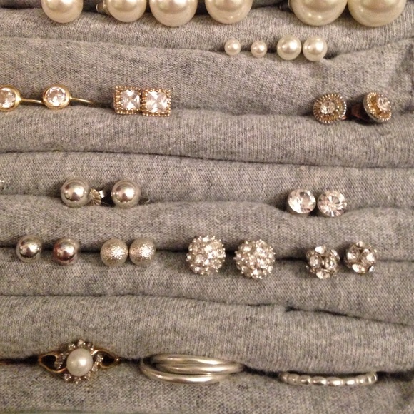 4 pairs of earrings