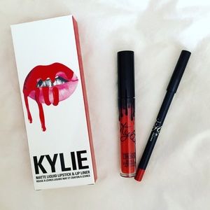 Kylie Cosmetics Lip Kit in shade 22