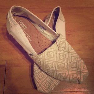 Tan and Cream Toms