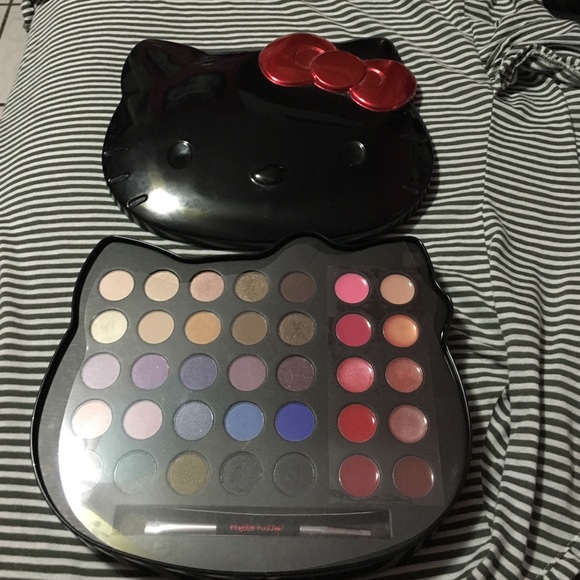 Hello Kitty Eyeshadow and Lip Gloss Palette