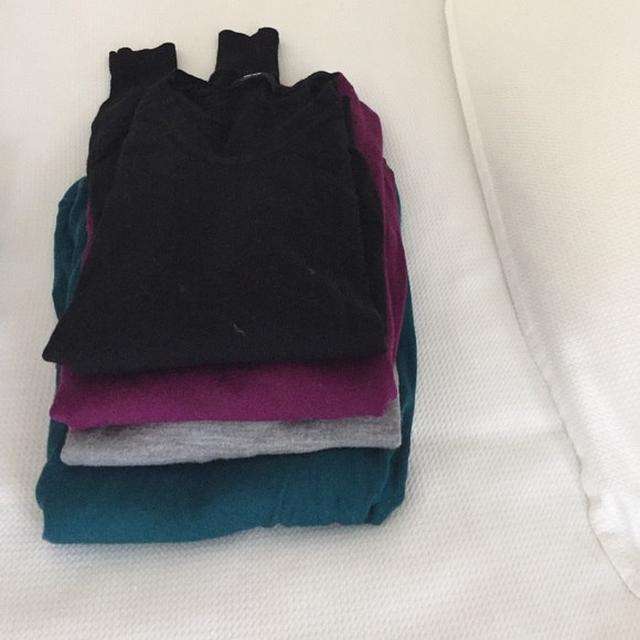 v-neck sweaters that have been worn very little - Picture 1 of 1