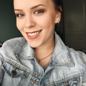 Meet your Posher, Alina