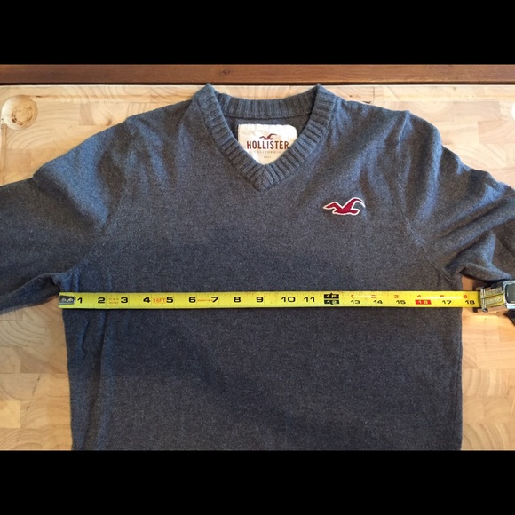 Hollister V Neck Sweater Childs size medium - Picture 4 of 4