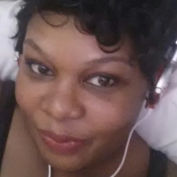 Meet your Posher, Gwendolyn - Picture 1 of 1