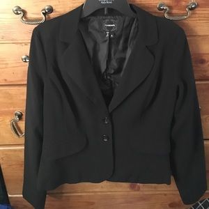 Worn once! Black blazer that fits to shape.