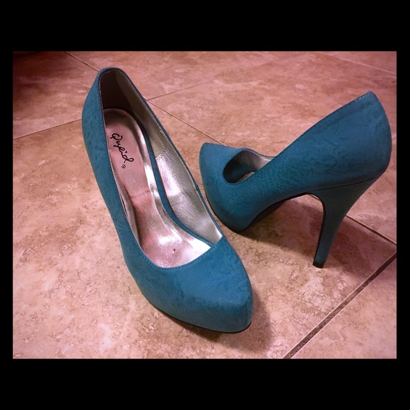 Teal square-rounded tip heels!