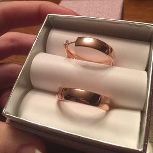 Rose gold plated earrings
