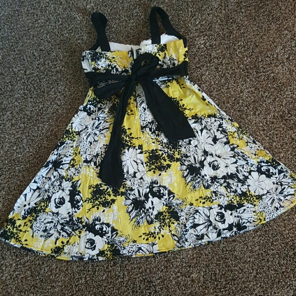 B. Smart dress - Picture 2 of 4