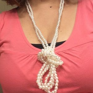 Pearl necklace with matching bracelets
