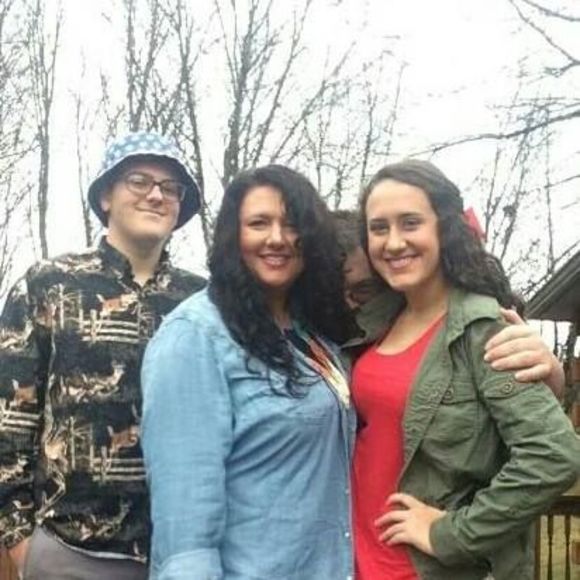 Meet your Posher, Stephanie - Picture 1 of 1