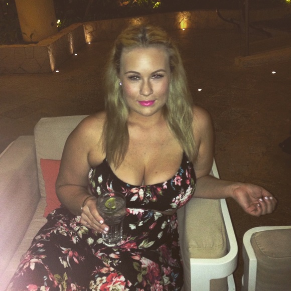 Meet your Posher, Caroline - Picture 2 of 2