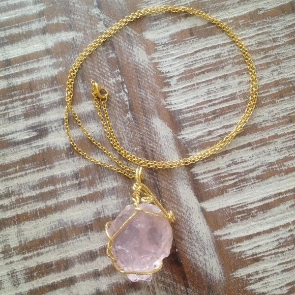 NWT The Heart Stone Necklace - Picture 2 of 4