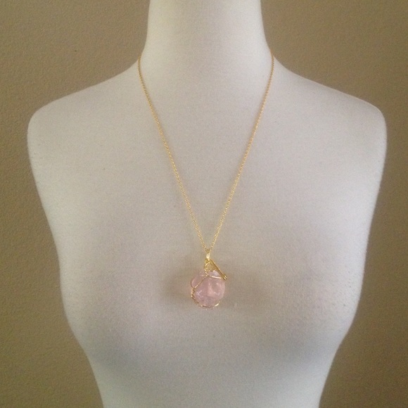 NWT The Heart Stone Necklace - Picture 3 of 4