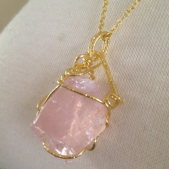 NWT The Heart Stone Necklace - Picture 4 of 4