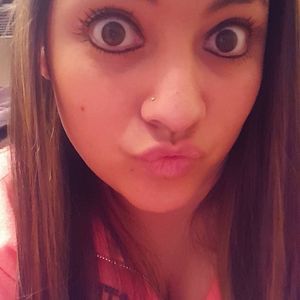 Meet your Posher, Kayla