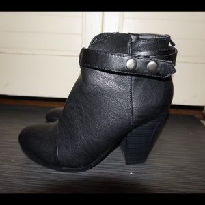 Belted Chunky Stacked Heel Ankle Booties Sz. 7
