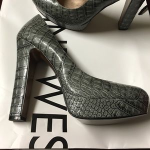 BCBG slate gray heel