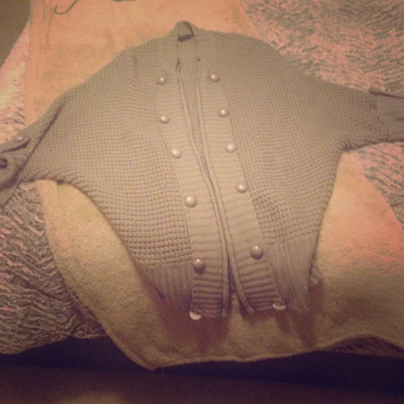 Selling my very lovely and chic sweater! - Picture 1 of 3