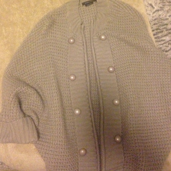 Selling my very lovely and chic sweater! - Picture 3 of 3