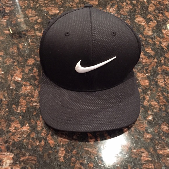 ADORABLE!! Nike flat bill ❤️
