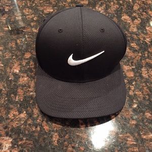 ADORABLE!! Nike flat bill ❤️