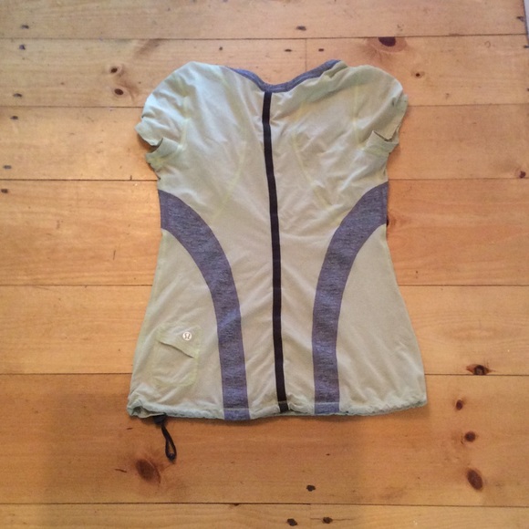 Lululemon yellow and gray puff sleeve, drawstring - Picture 4 of 4