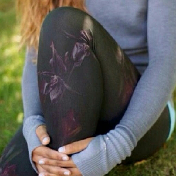 Lululemon midnight iris wunder under crop 8