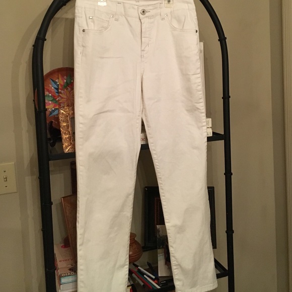 Super cute white jeans