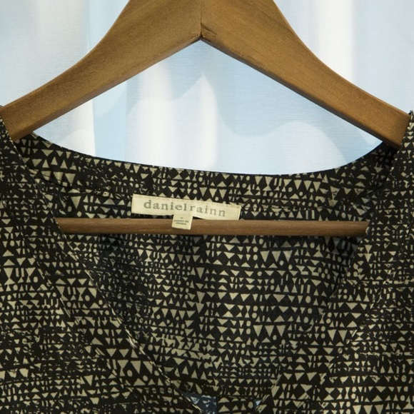 Comfy Patterned V-Neck Blouse - Picture 2 of 2
