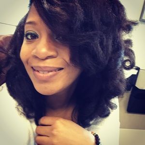 Meet your Posher, Carla