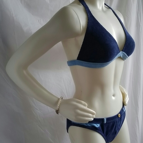 Bikini - Picture 3 of 4