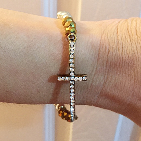 Gold cross stretch bracelet