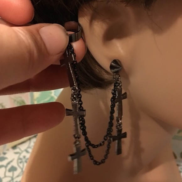 Ear Cuff Crosses 1 cuff only - Picture 2 of 8