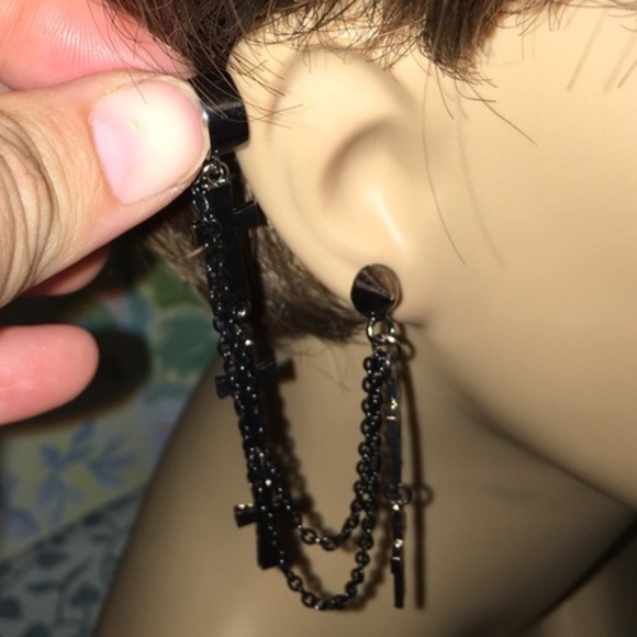 Ear Cuff Crosses 1 cuff only - Picture 3 of 8
