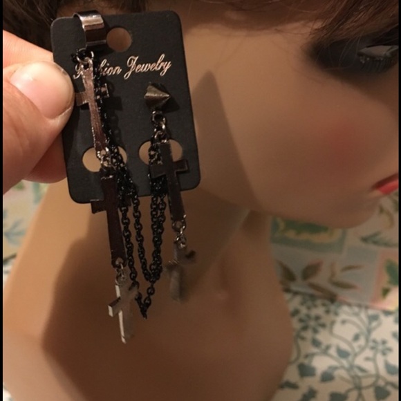 Ear Cuff Crosses 1 cuff only - Picture 6 of 8