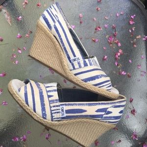 TOMS wedges