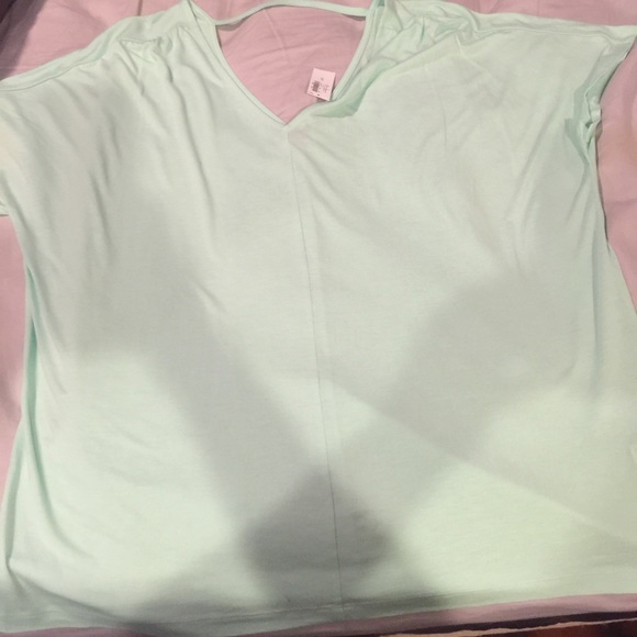 V-neck cute shirt
