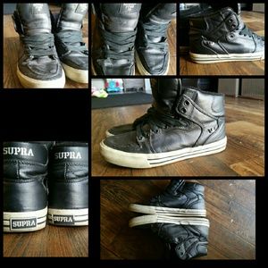Black Supras size 8M