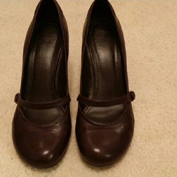 GB brown leather Mary Jane pumps