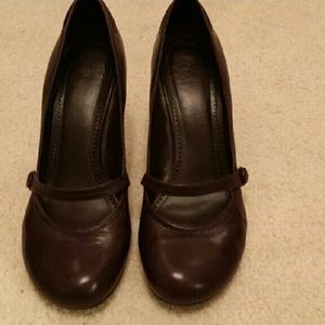 GB brown leather Mary Jane pumps